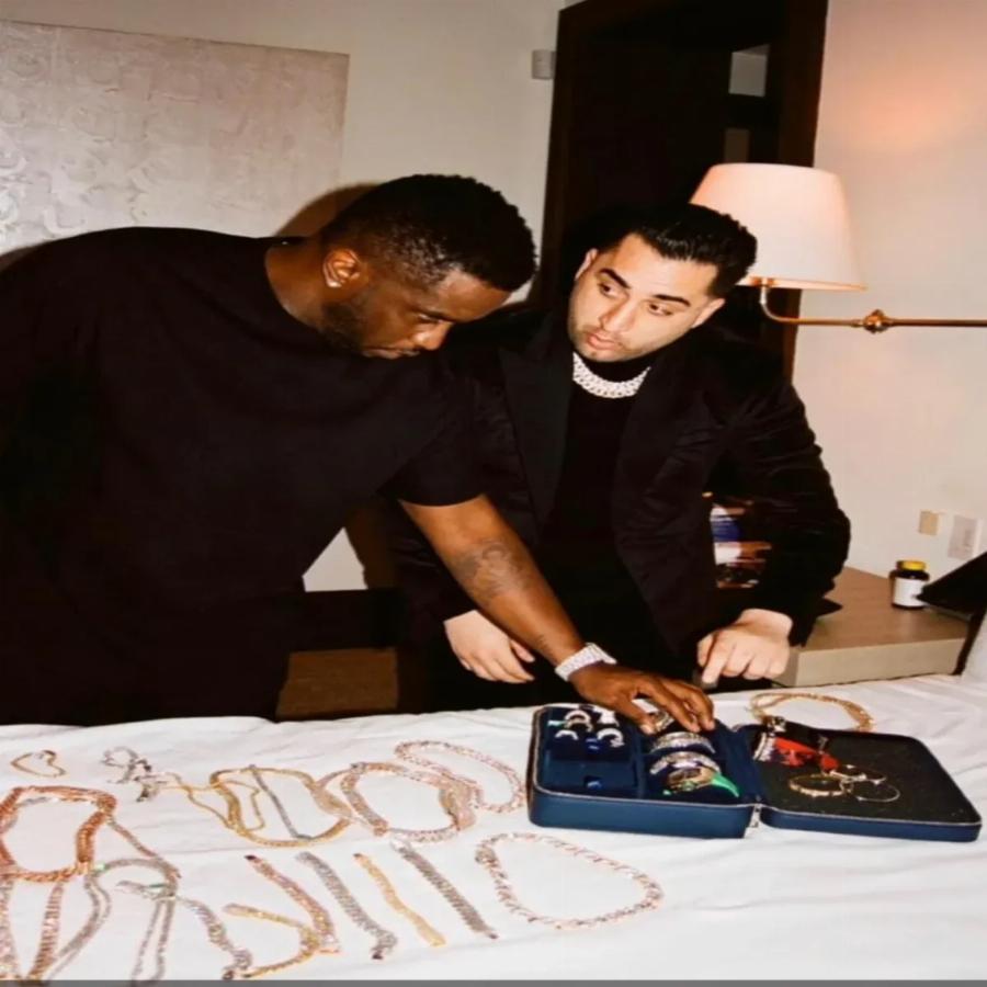 Η κλοπή του αιώνα στη Ψαρρού: Άφησε στην ξαπλώστρα κοσμήματα αξίας 125.000 ευρώ και εξαφανίστηκαν