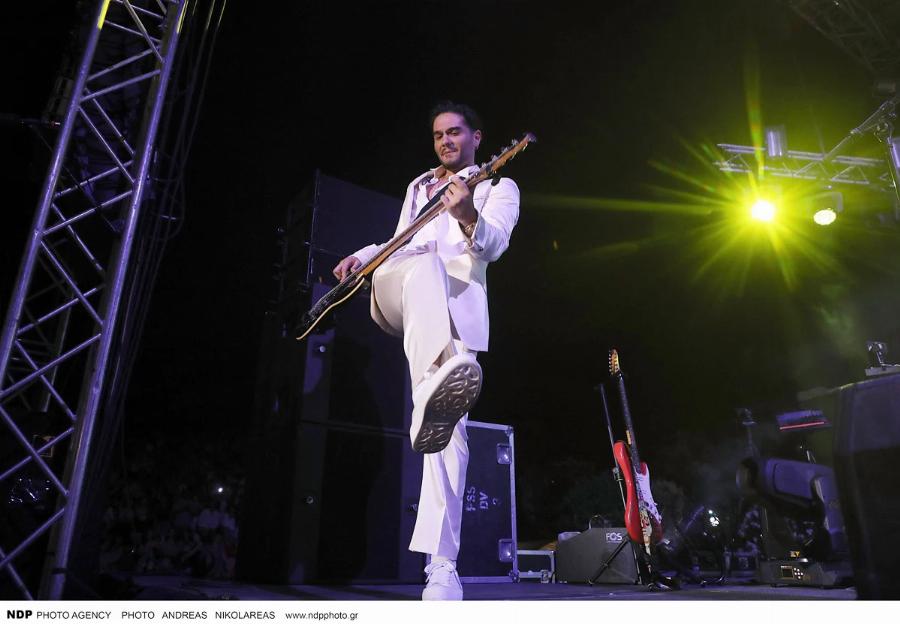 Χρήστος Μάστορας: Τραγούδησε Ελένη Φουρέιρα αλλά με τον δικό του ξεχωριστό τρόπο και χάρισε πολύ γέλιο στο κοινό