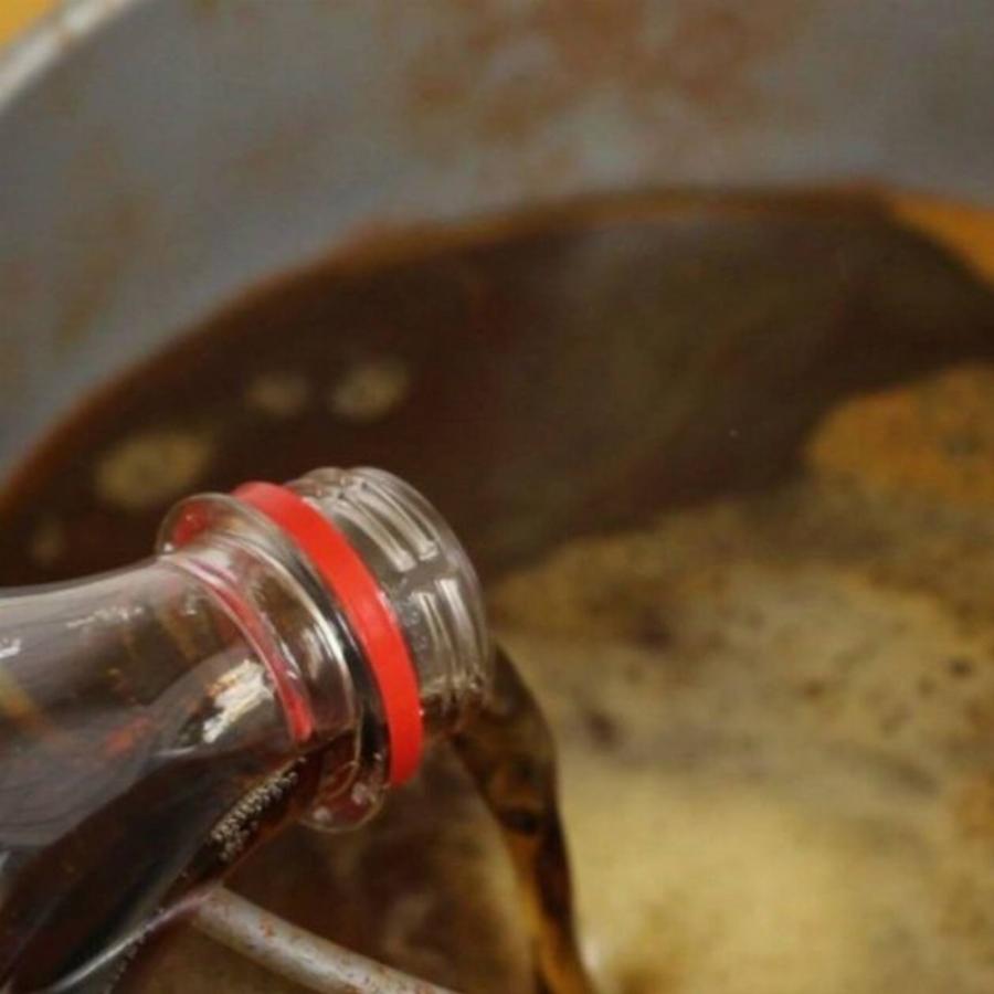 Τέρμα η σκουριά: Το κόλπο με 2 υλικά για να την εξαφανίσετε από τα παλιά σας σκεύη σε χρόνο μηδέν