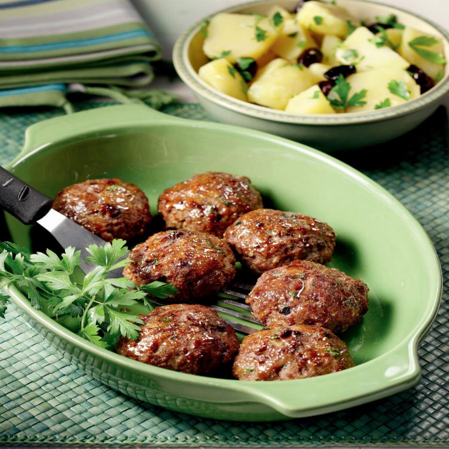 Το μυστικό της γιαγιάς: Το κόλπο για να μη στεγνώνουν τα μπιφτέκια στο ψήσιμο και να είναι ζουμερά σαν λουκούμι