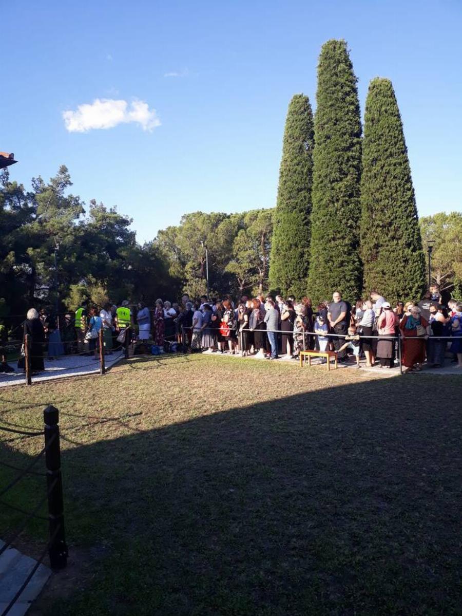 Πλήθος κόσμου για προσκύνημα στον τάφο του Αγίου Παϊσίου
