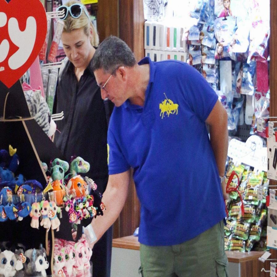 Άκης Παυλόπουλος: Αυτή είναι η εντυπωσιακή σύζυγός του, που είναι γνωστή δημοσιογράφος και πρώην συνεργάτιδα της Ελένης Μενεγάκη