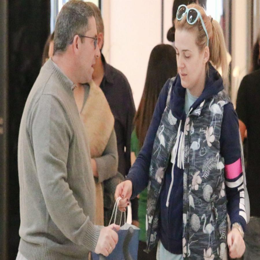 Άκης Παυλόπουλος: Αυτή είναι η εντυπωσιακή σύζυγός του, που είναι γνωστή δημοσιογράφος και πρώην συνεργάτιδα της Ελένης Μενεγάκη