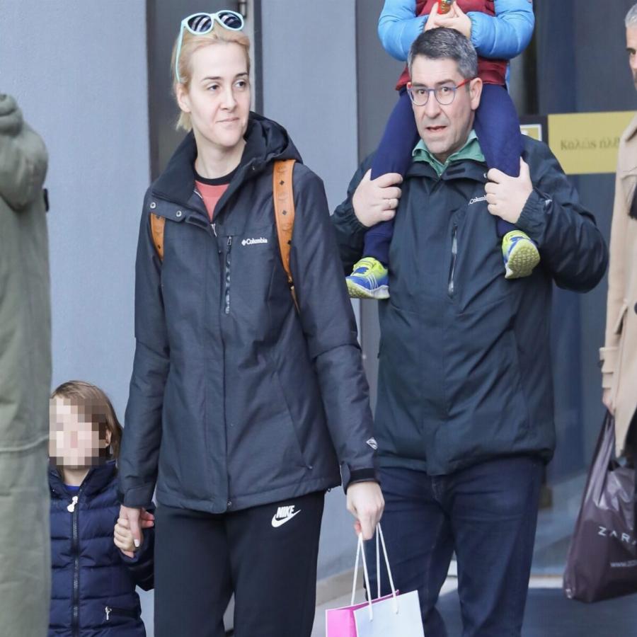 Άκης Παυλόπουλος: Αυτή είναι η εντυπωσιακή σύζυγός του, που είναι γνωστή δημοσιογράφος και πρώην συνεργάτιδα της Ελένης Μενεγάκη