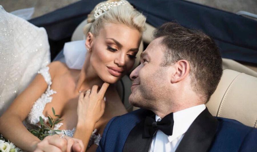 Πολύ πιο πριν από τον Στάθη Σχίζα: Τα σπάνια στιγμιότυπα από τον λαμπερό γάμο της Αλεξάνδρας Παναγιώταρου με τον Αριστομένη Γιαννόπουλο