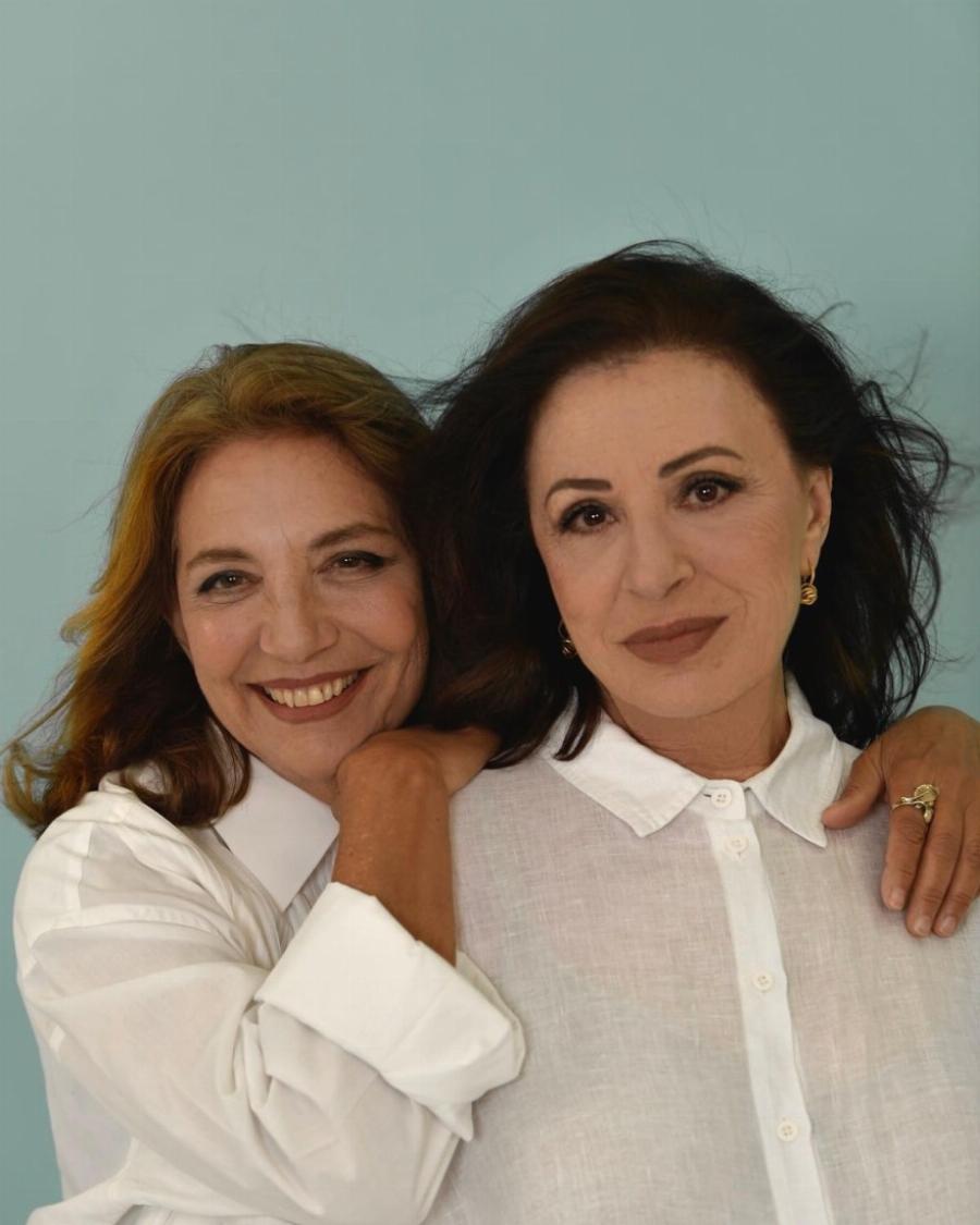 Σπάνιο στιγμιότυπο: Η αρετουσάριστη φωτογραφία της Χάρις Αλεξίου – Πιο λαμπερή από ποτέ στην παραλία με μαγιό