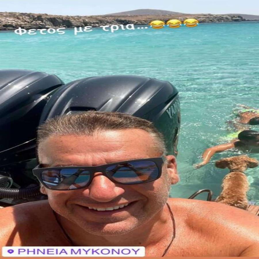 Έφτασε το σκάφος στη Μύκονο: Οι πρώτες φωτογραφίες από τις στιγμές χαλάρωσης του Γιώργου Λιάγκα από τις διακοπές με τους γιους του