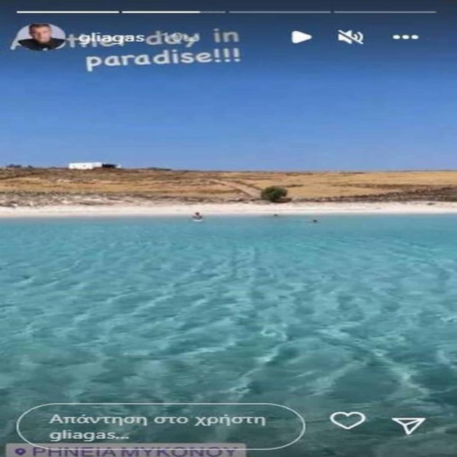 Έφτασε το σκάφος στη Μύκονο: Οι πρώτες φωτογραφίες από τις στιγμές χαλάρωσης του Γιώργου Λιάγκα από τις διακοπές με τους γιους του