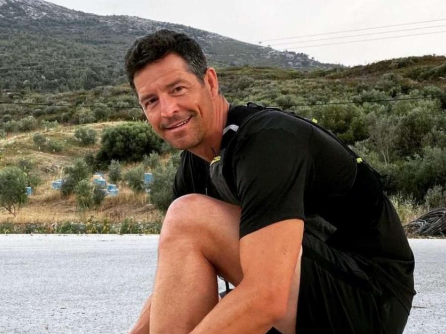 Απόστολος Ρουβάς: Το επίπονο διαζύγιο των γονιών του, η σύγκριση με τον Σάκη, η απώλεια των κιλών και η απόφαση να φύγει από το νησί που μεγάλωσε