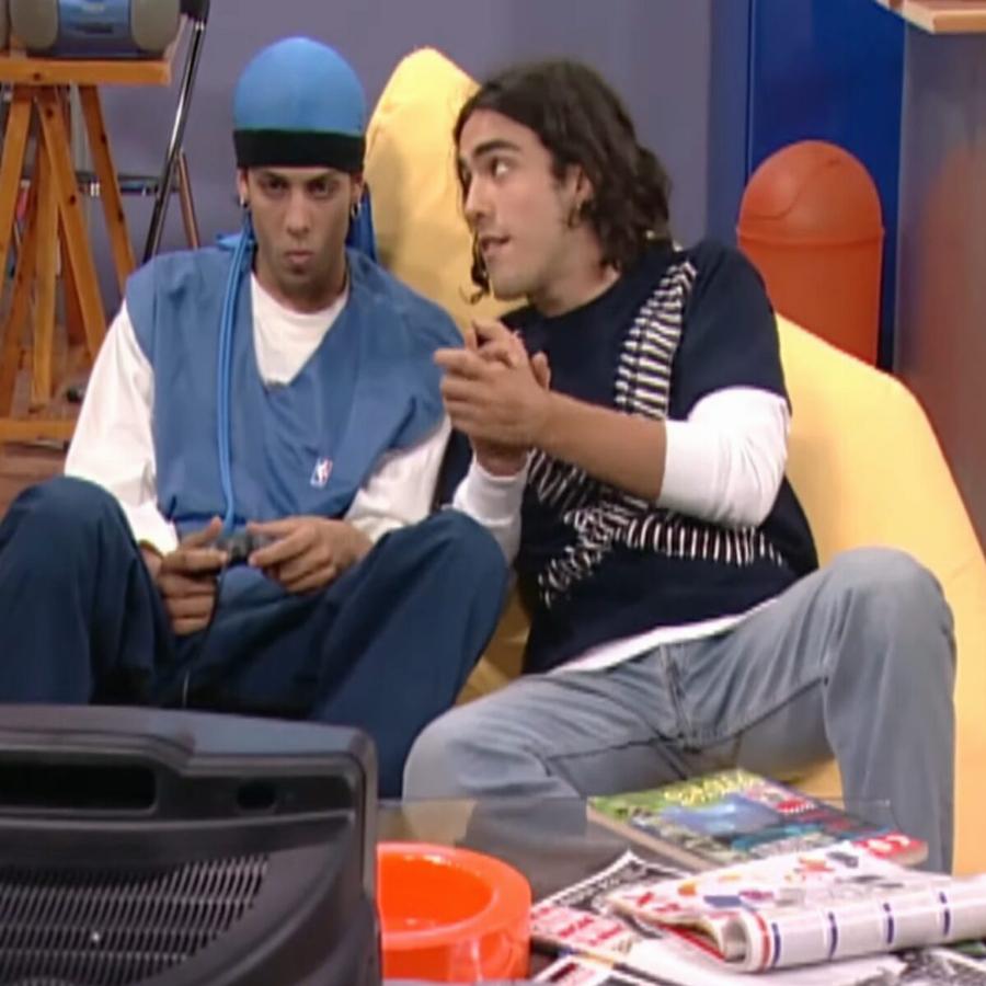 Ούτε ο Λεωνίδας δεν θα τον αναγνώριζε: Θυμάστε τον Αργύρη, τον rapper συμμαθητή του Λεωνίδα από το 10 Λεπτά κήρυγμα; 20 χρόνια μετά και είναι άλλος άνθρωπος