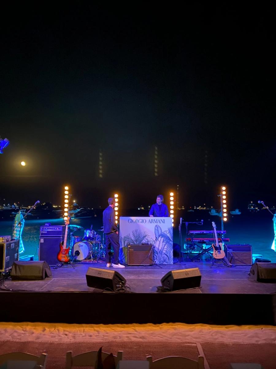 “Άλλη Ελλάδα στη Μύκονο”: Τεράστιο πρόβλημα στο νησί από την έλλειψη σε σαμπάνιες