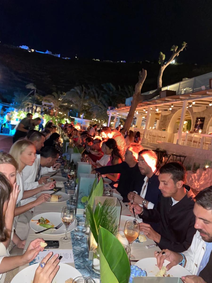 “Άλλη Ελλάδα στη Μύκονο”: Τεράστιο πρόβλημα στο νησί από την έλλειψη σε σαμπάνιες