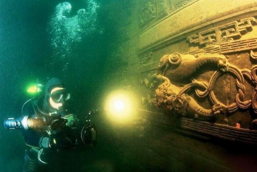 Η πιο επιβλητική υποθαλάσσια πόλη στον κόσμο με τα καλύτερα σωζόμενα κτίρια κάτω από το νερό