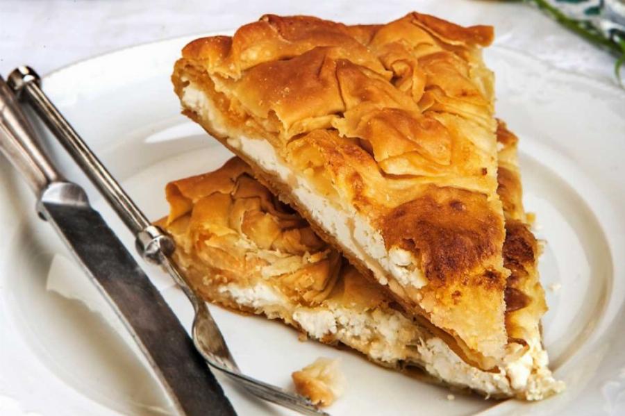 Θα γλείφετε τα δάχτυλά σας: Μετσοβίτικη τυρόπιτα, μόνο με 5 υλικά και έτοιμη σε 20 λεπτά