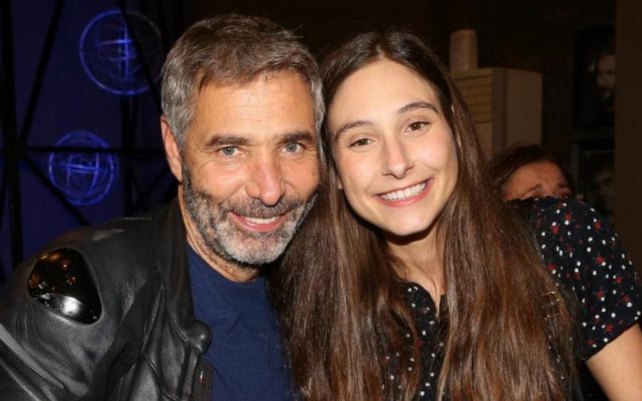 Δάκρυα συγκίνησης για τον Θοδωρή Αθερίδη: Πως του ανακοίνωσε η κόρη του την εγκυμοσύνη της και το γεγονός πως θα γίνει πάππους