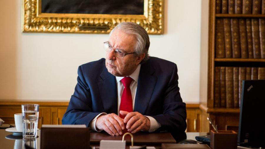 Μπαμπινιώτης: «Το ελληνικό σχολείο είναι άχρηστο. Τα παιδιά δεν θυμούνται τίποτα»