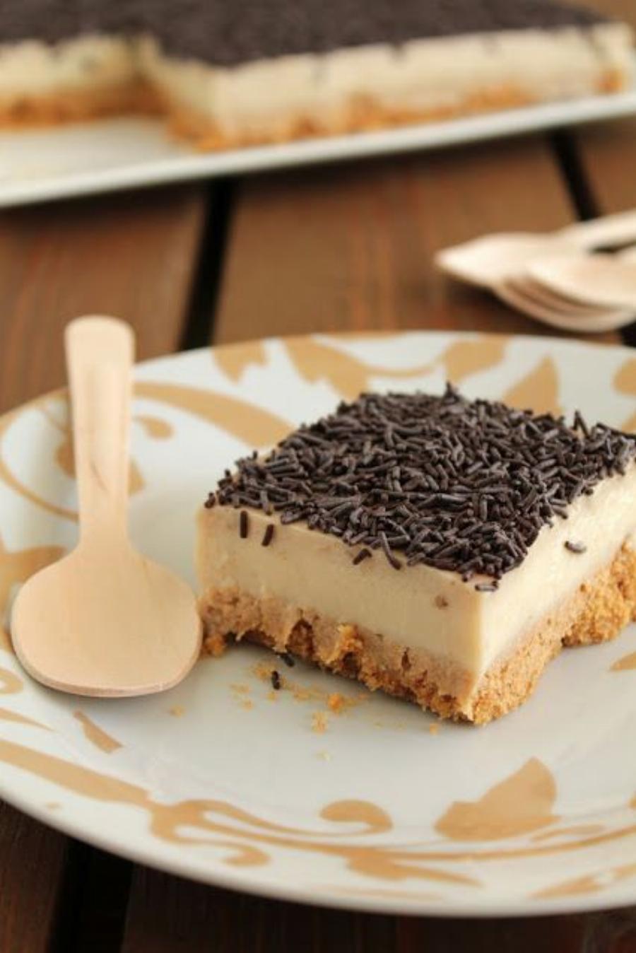 Σκέτη μούρλια: Λαχταριστό μπισκοτογλυκό ψυγείου με μπανάνα και γιαούρτι – Δροσερό και απολαυστικό