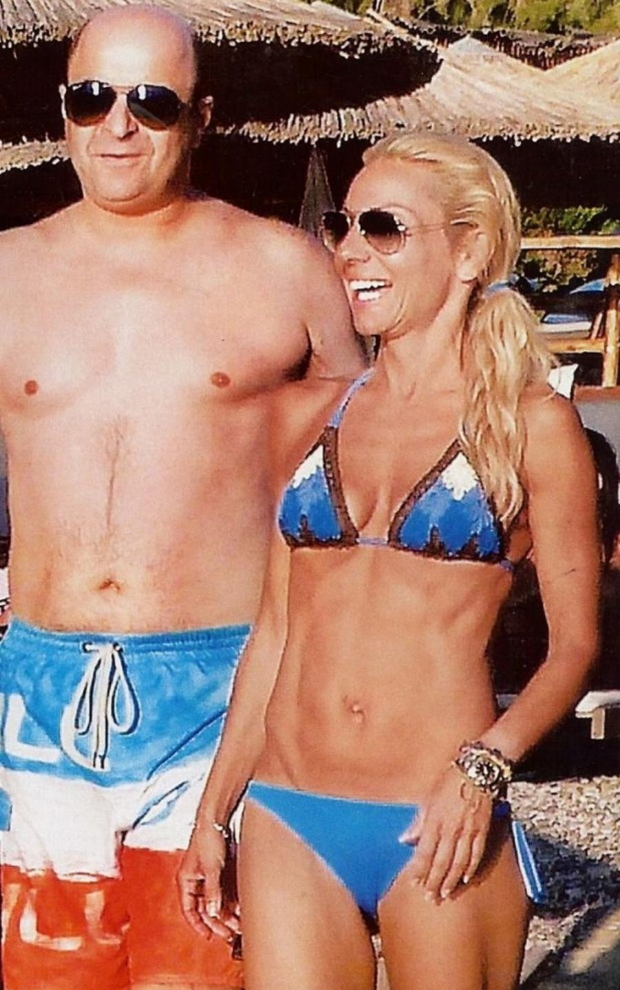 Έχει το πιο γυμνασμένο σώμα στην Ελλάδα: Η σύζυγος του Σεφερλή είναι 54 ετών αλλά δείχνει 20