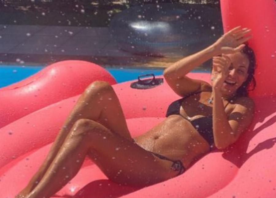 Με κορμί μοντέλου στα 47: Το μυστικό της διατροφής της και τα φαγητά που δεν αγγίζει, για να διατηρεί άψογη σιλουέτα