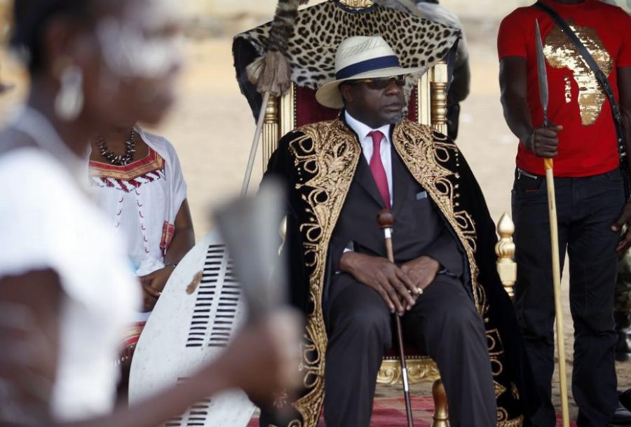 Συγκινητική στιγμή: Βασιλιάς από την Ακτή Ελεφαντοστού βαφτίστηκε Χριστιανός στο Άγιο Όρος