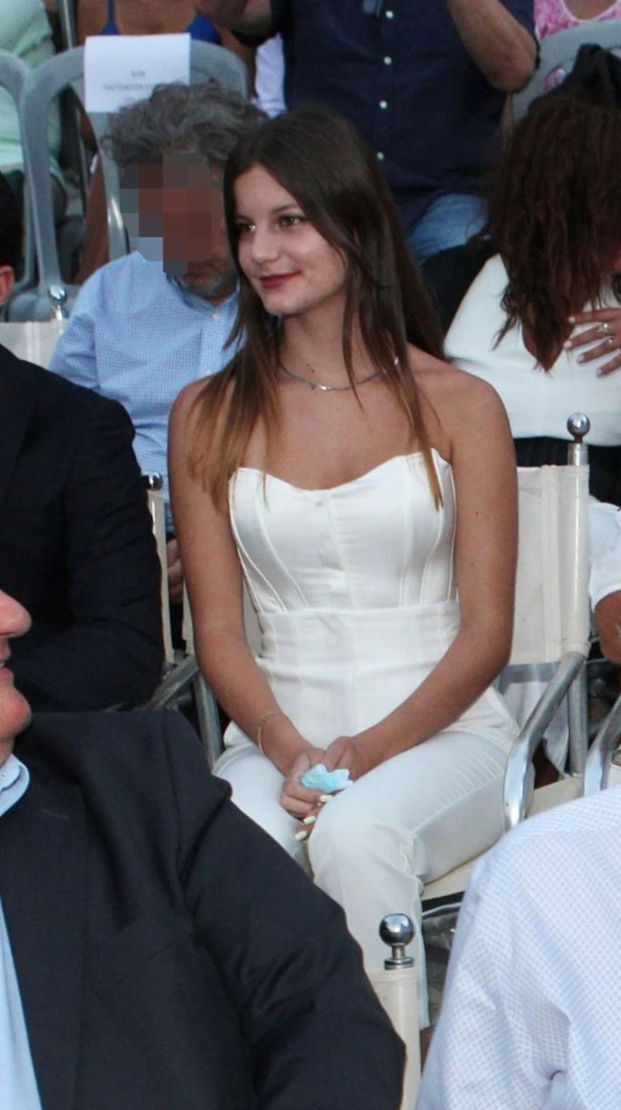 Νατάσα Παζαΐτη – Κώστας Καραμανλής: Η σπάνια οικογενειακή εμφάνιση στην τιμητική εκδήλωση – συναυλία για τον Σταύρο Ξαρχάκο