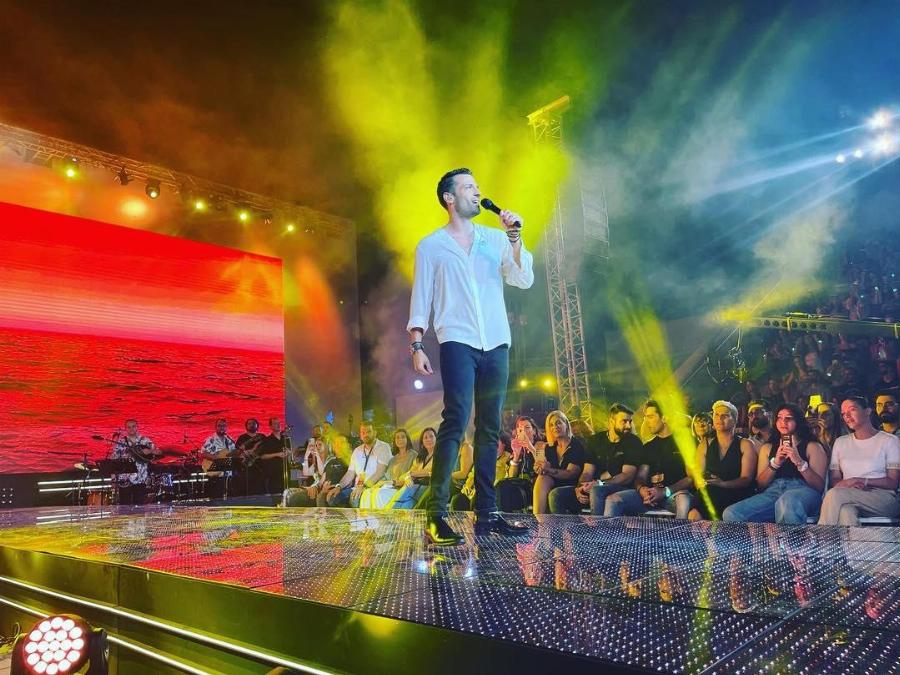 Ο Κωνσταντίνος Αργυρός ερμήνευσε τραγούδι για μια Ελεύθερη Κύπρο και έκανε Έλληνες και Κύπριους να δακρύσουν