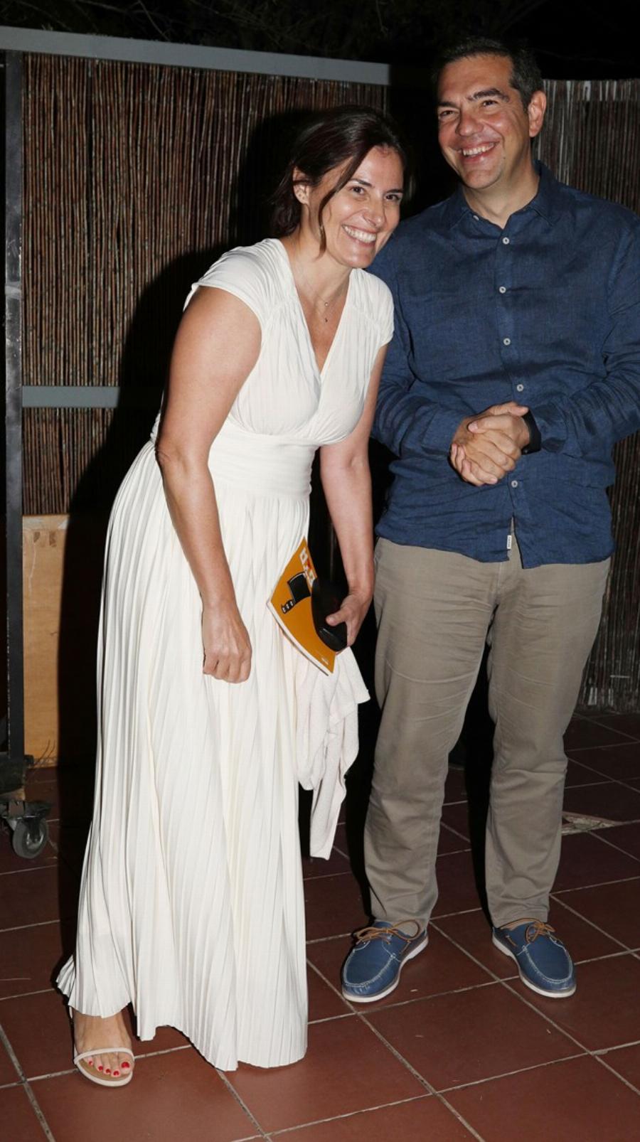 Αρχαία Ελληνική ομορφιά: H Μπέτυ Μπαζιάνα με αρχαιοελληνικό φόρεμα στην Επίδαυρο κλέβει την παράσταση