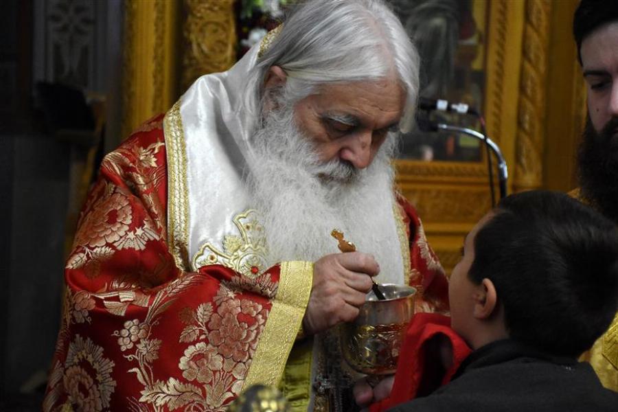 “Η πεθερά μου με πιέζει να κοινωνήσω τον γιο μου. Τι να κάνω;”