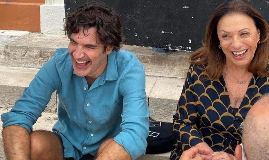 Σπάνιο στιγμιότυπο: Η αρετουσάριστη φωτογραφία της Χάρις Αλεξίου – Πιο λαμπερή από ποτέ στην παραλία με μαγιό