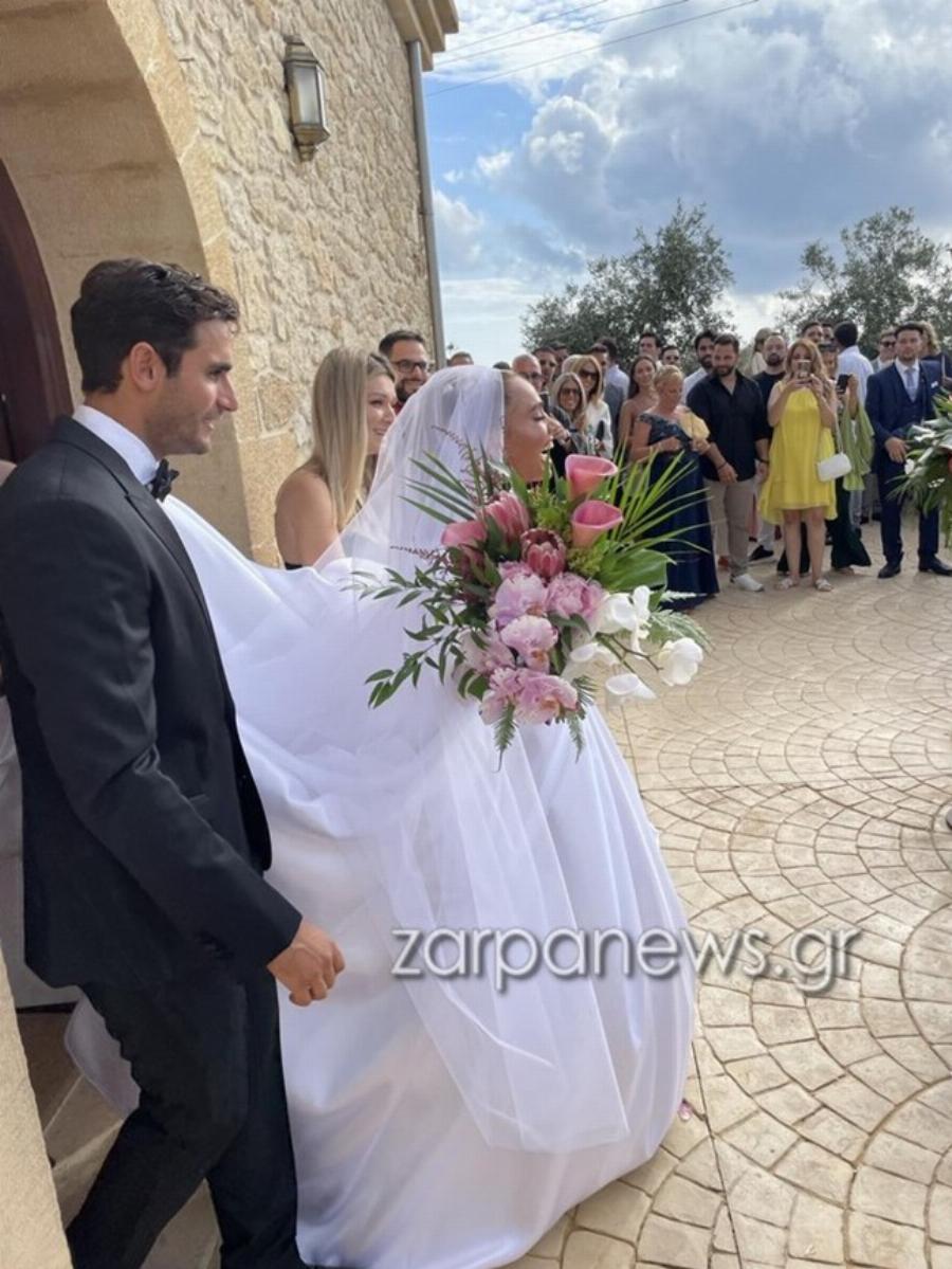 Παντρεύτηκαν χθες: Ο ονειρικός γάμος της Κόνι Μεταξά και του Μάριου Καπότση – Το παραμυθένιο νυφικό, οι 6 κουμπάροι και… πουθενά παιδιά