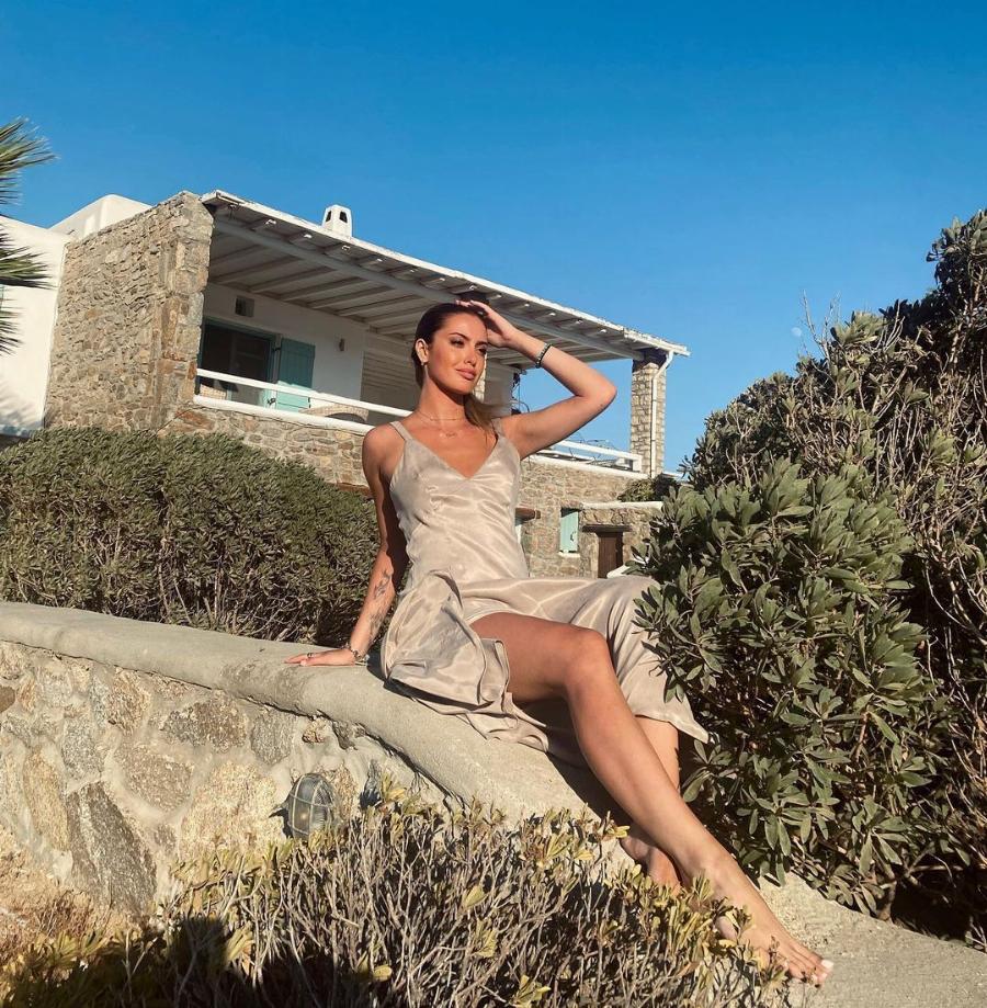 Ελληνίδα Angelina Jolie: Η Δανάη Λιβιεράτου βρίσκεται στη Μύκονο με τον σύντροφό της, Pablo Miller – «Μπαμ και κάτω» έρωτας για την 20χρονη