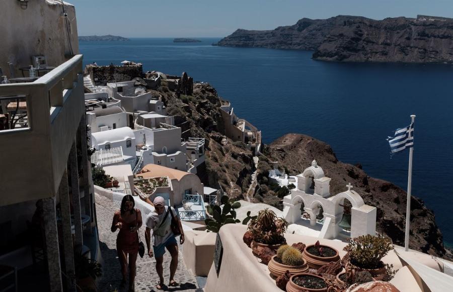 “Τουρισμός για όλους”: Ποιοι θα πάρουν την αυξημένη επιδότηση των 200 ευρώ