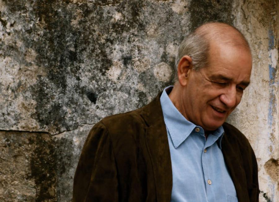 Πάντα γελαστοί και γελασμένοι: Η τραγική ιστορία του κορυφαίου τραγουδιού που ερμήνευσε σπουδαία ο Μητροπάνος