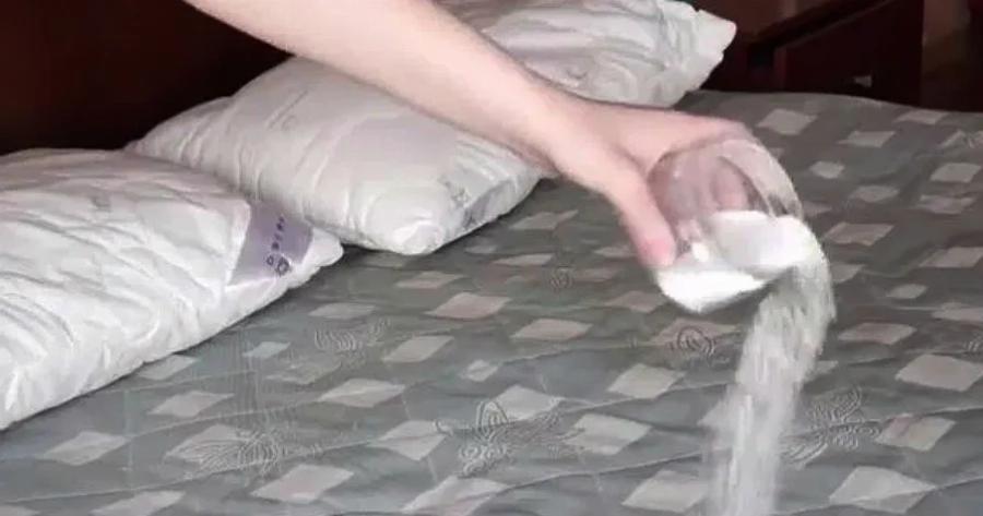 Οι ειδικοί προτείνουν: Έξυπνο μυστικό για ένα εύκολο και γρήγορο καθαρισμό του στρώματος σας όσο βρώμικο και αν είναι