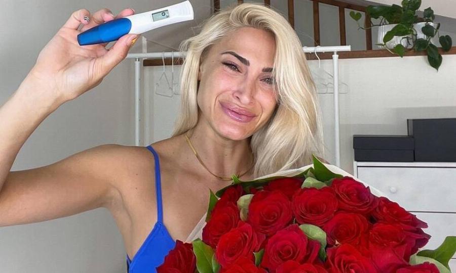 Με φουσκωμένη κοιλίτσα, μπουστάκι και σορτσάκι: Το βίντεο με την εγκυμονούσα Ιωάννα Τούνη στο αεροδρόμιο