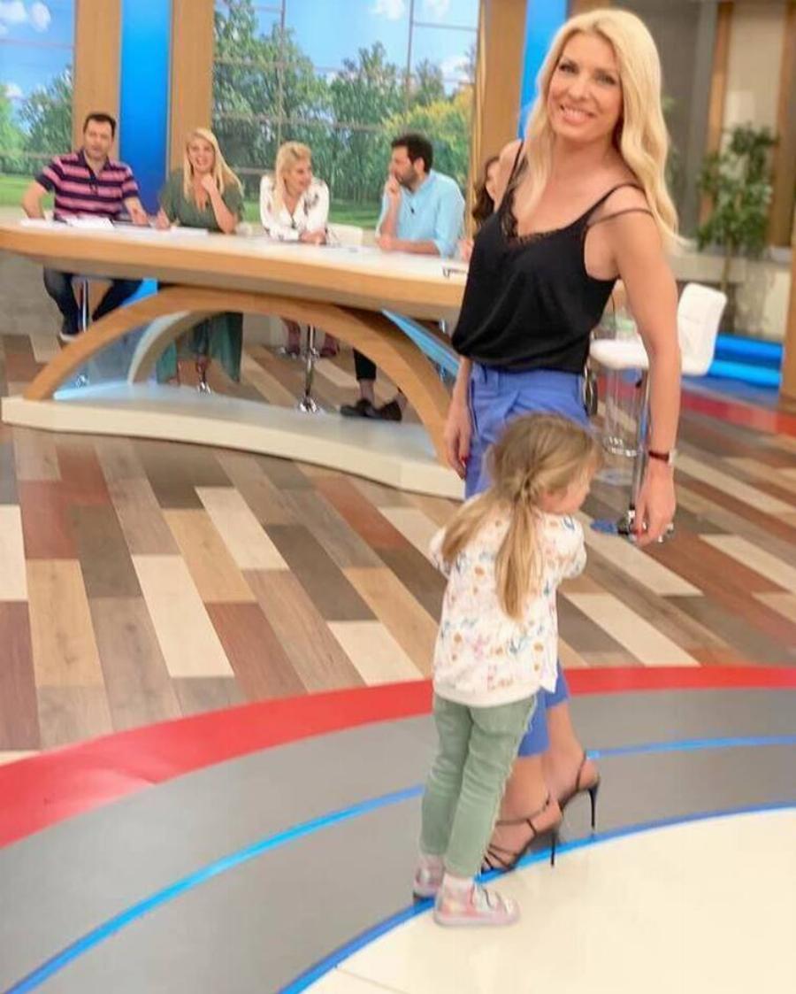 Τρισευτυχισμένοι Μενεγάκη – Παντζόπουλος: Μεγάλο και χλιδάτο γλέντι στα Άχλα για την Μαρίνα τους