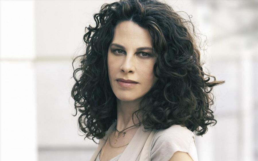 Πριν τη Σοφία Αλιμπέρτη: Όταν η Αρβανιτάκη παντρεύτηκε τον Γιάννη Πάριο – Φωτογραφίες από το νυφικό