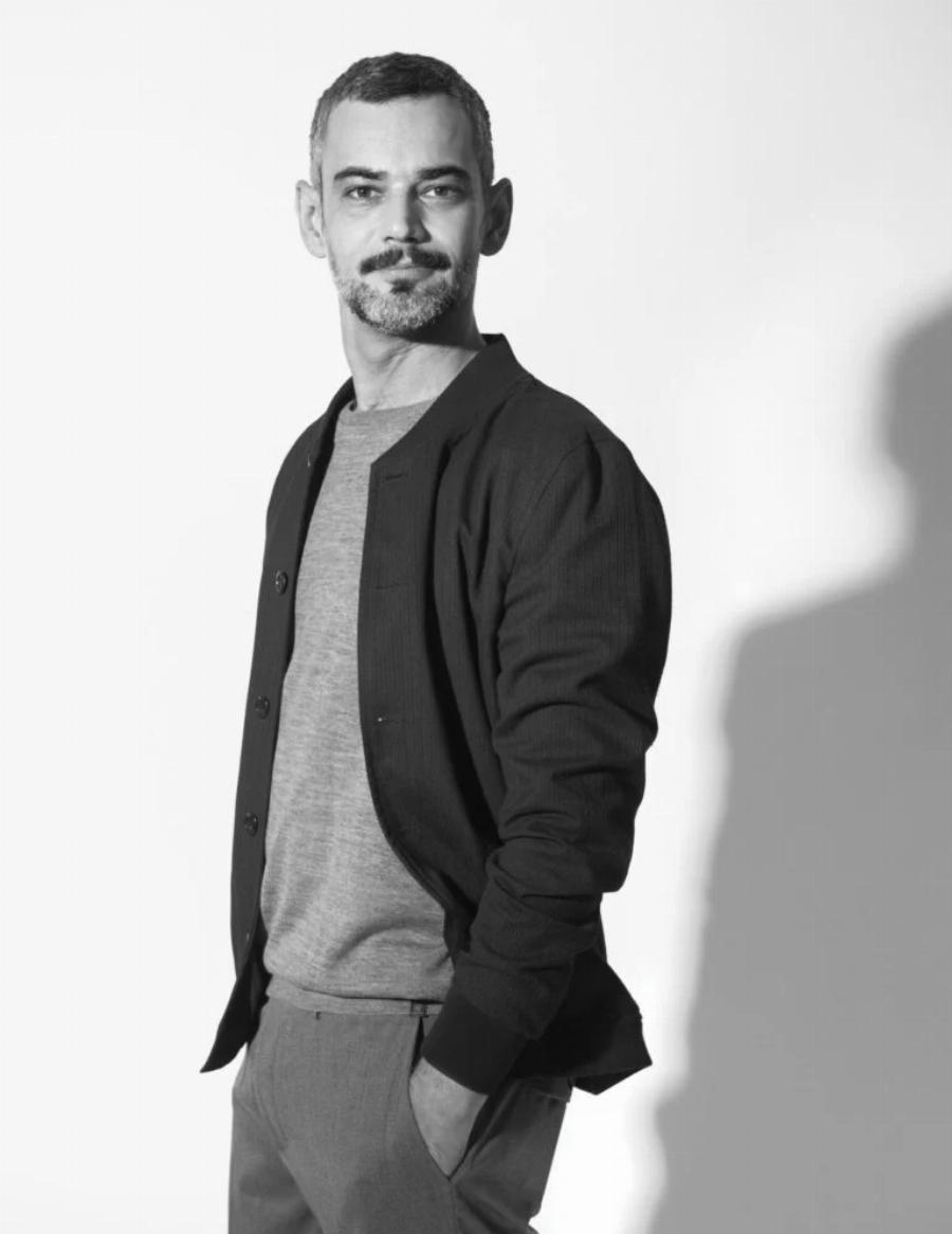 Κούκλος και επιτυχημένος καλλιτέχνης: Αυτός είναι ο σύντροφος του Άγγελου Μπράτη – Η παγκόσμια φήμη του Γεώργιου Ζερβουλάκου