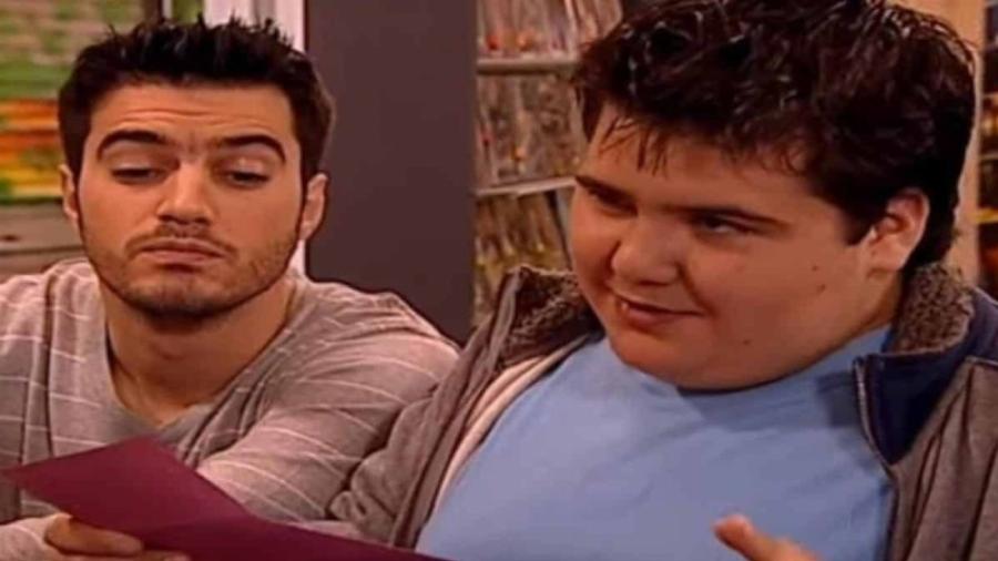 Ούτε ο Χαϊκάλης δεν θα τον αναγνώριζε: Θυμάστε τον Πέτρο από την Πολυκατοικία; Σήμερα είναι αγνώριστος, χωρίς μαλλιά και με αρκετά λιγότερα κιλά