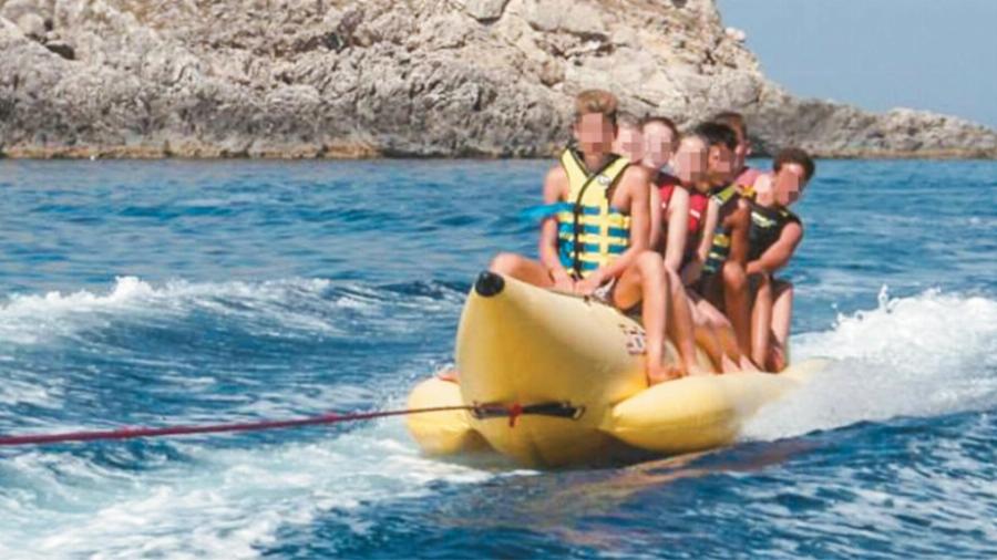 «Δεν με φοβίζει ο θάνατος γιατί θα σμίξουμε πάλι»: Συγκλονίζει ο πατέρας που έχασε το παιδί του σε θαλάσσιο σπορ στη Μύκονο