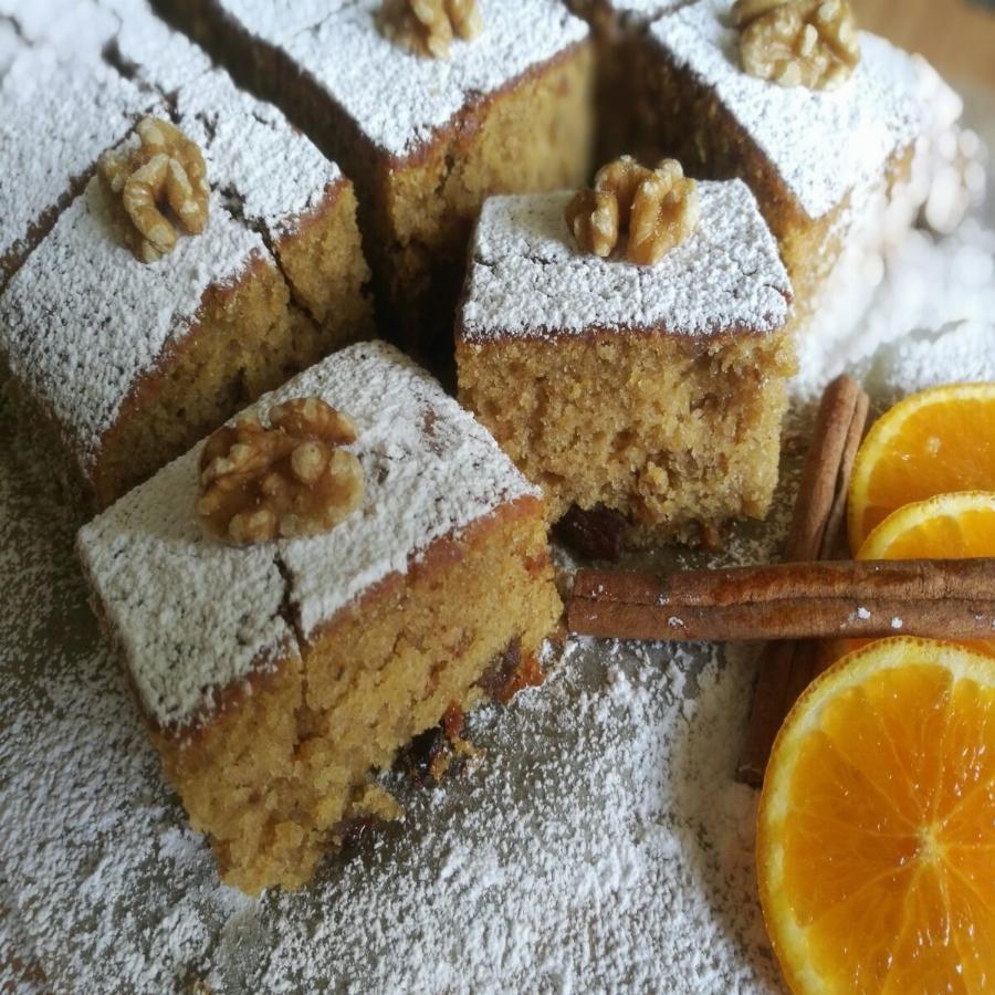 Πως να φτιάξετε φανουρόπιτα: Μοναστηριακή συνταγή και η Ευχή