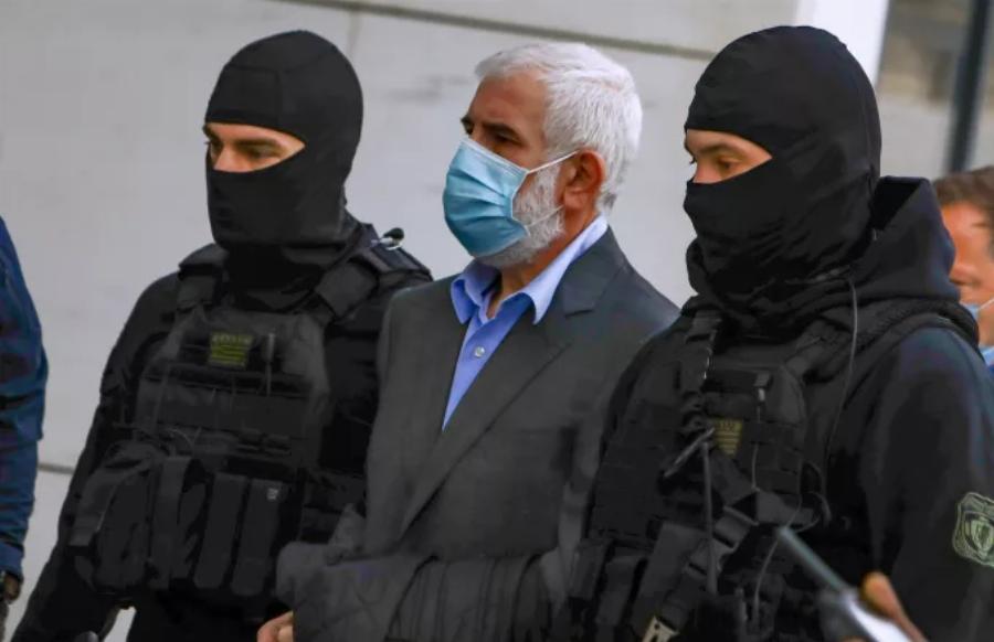 Ο Πέτρος Φιλιππίδης πήρε εξιτήριο από το νοσοκομείο και επέστρεψε στο σπίτι του στο Ψυχικό