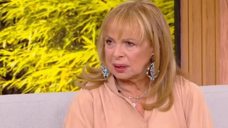 Άννα Φόνσου: «Ποτέ δεν ήθελα σύντροφο, πάντα ήθελα εραστή. Να ζω έντονα, με πάθος. Δεν με ενδιέφερε να ζω μαζί με έναν άνθρωπο.»