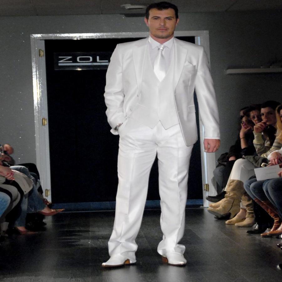 Θυμάστε τον κούκλο μοντελιστή που αλληλογραφούσε με τη Ματίνα στη σειρά Κωνσταντίνου και Ελένης; Δείτε πώς είναι σήμερα!