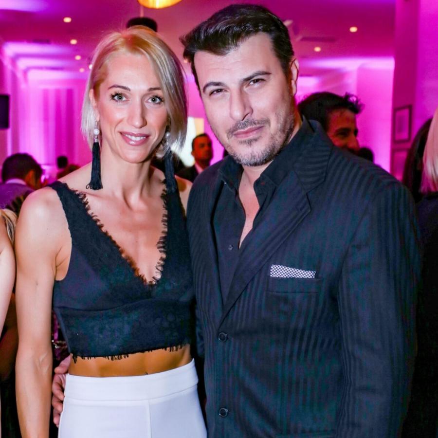 Θυμάστε τον κούκλο μοντελιστή που αλληλογραφούσε με τη Ματίνα στη σειρά Κωνσταντίνου και Ελένης; Δείτε πώς είναι σήμερα!