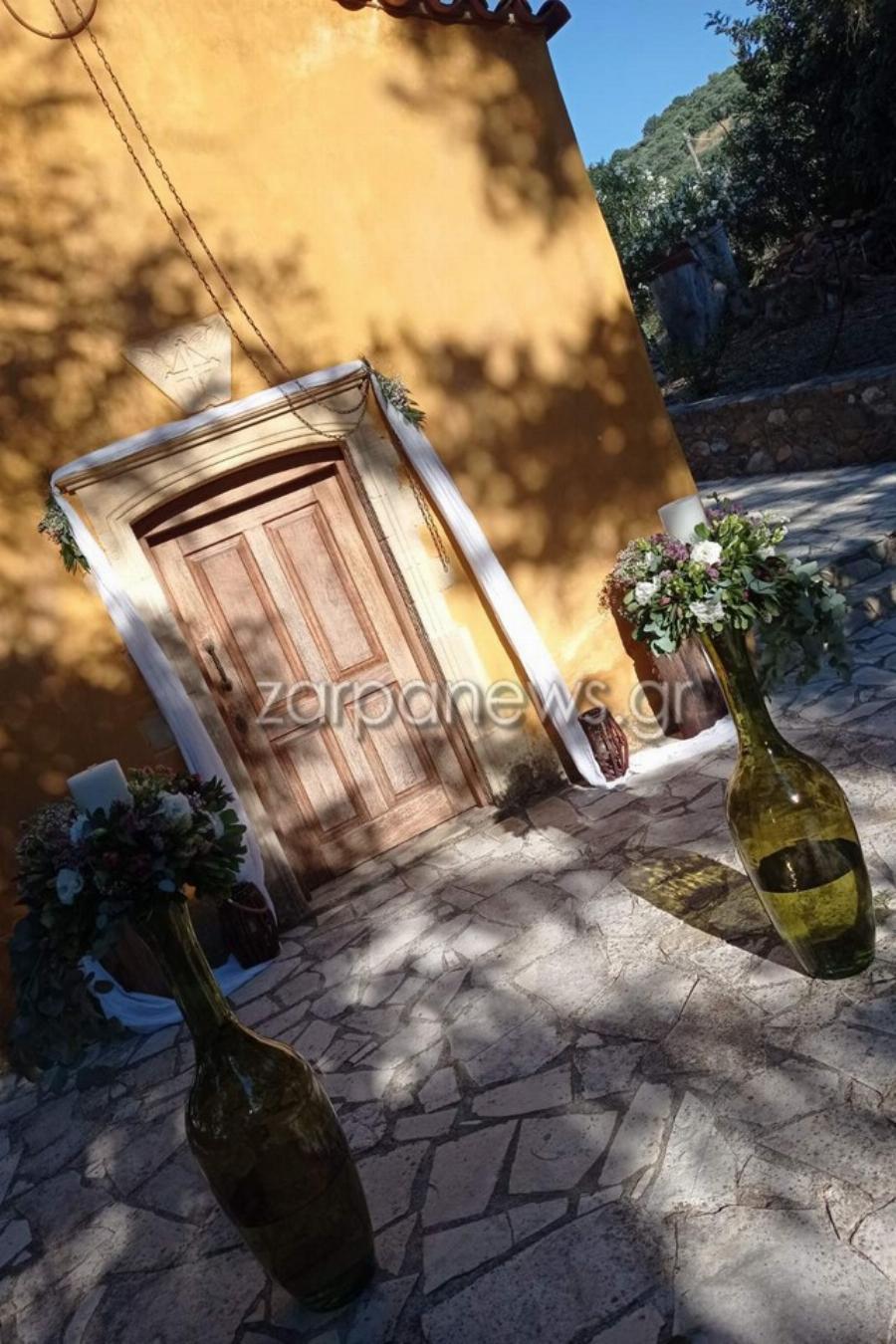 Χανιά: Νύφη πήγε στην εκκλησία με τρίκυκλο – Ο γάμος με άρωμα άλλης εποχής που εντυπωσίασε