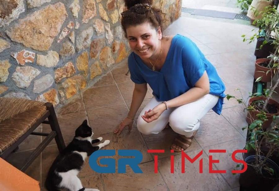 Πέρασε το κακό όνειρο: Η γάτα που κλώτσησε ο 30χρονος στη θάλασσα της Αιδηψού έκανε γατάκια