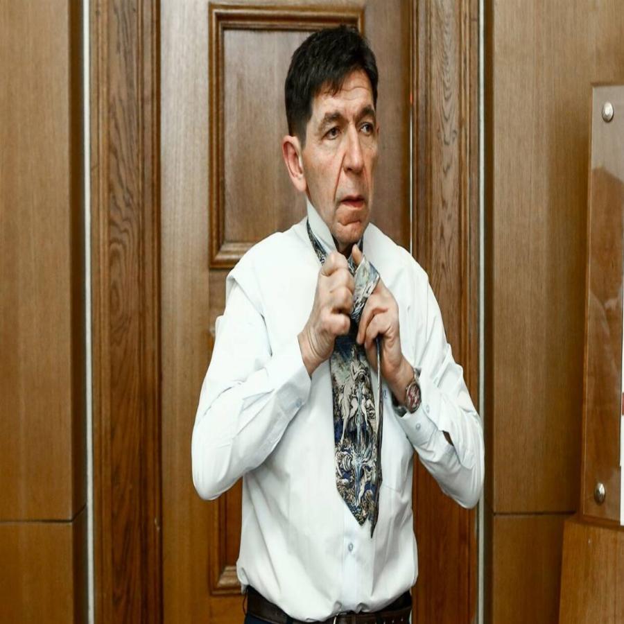 Γεράσιμος Σκιαδαρέσης: Οι ανύπαρκτες σχέσεις με τον πατέρα του, η μάχη με την κατάθλιψη, οι οικονομικές δυσκολίες και το σκάνδαλο