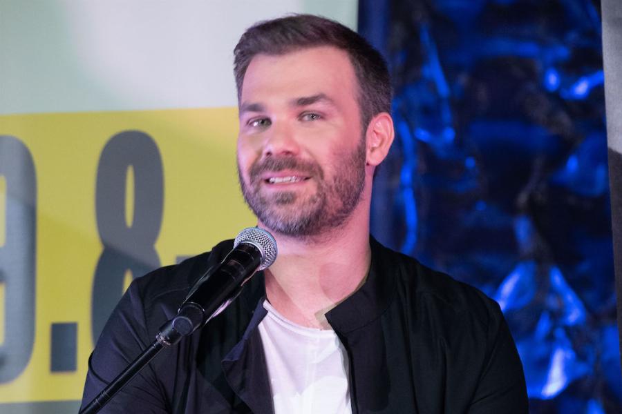 Γιώργος Σαμπάνης: Οι άγνωστες πληροφορίες για τον τραγουδιστή, η νέα του σχέση και τα 14 μετάλλια