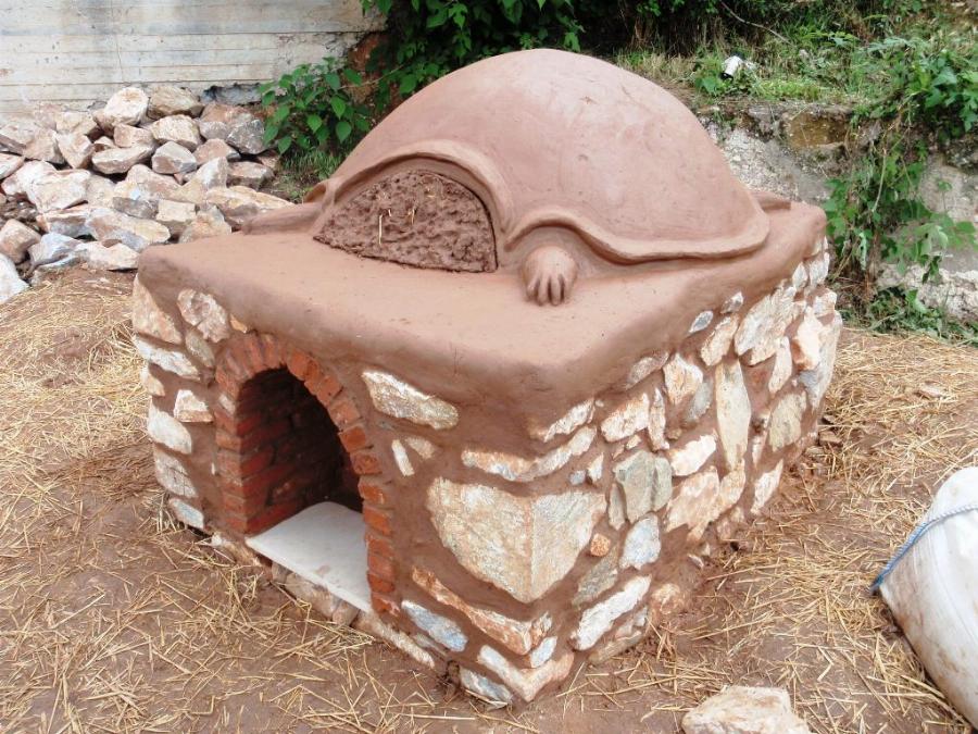 Βιώσιμα σπίτια από άχυρο και πηλό: Δυο Λαρισαίοι φτιάχνουν με 1500 ευρώ σπίτια